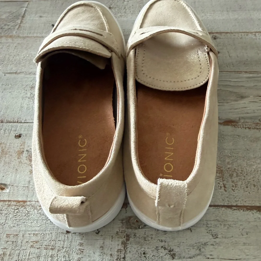 Vionic Uptown Hybrid Penny Loafer in Gold Womens Sz 9 W Wide New Without Box - Picture 3 of 8